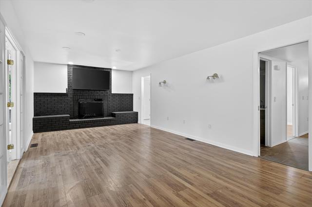Builiding view twenty eight for 2049 Shore Hill, West Bloomfield, MI. 48323