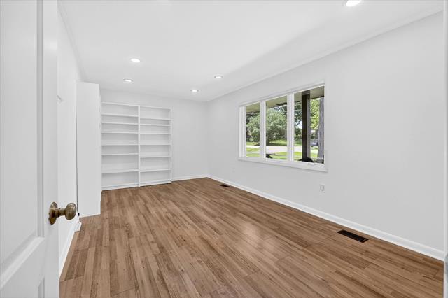 Builiding view twenty three for 2049 Shore Hill, West Bloomfield, MI. 48323