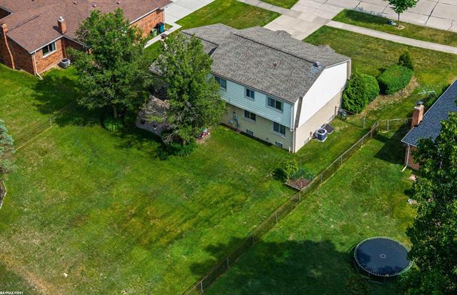 Builiding view forty four for 1083 Shallowdale, Troy, MI. 48085