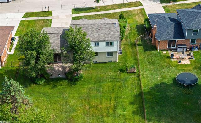 Builiding view forty one for 1083 Shallowdale, Troy, MI. 48085