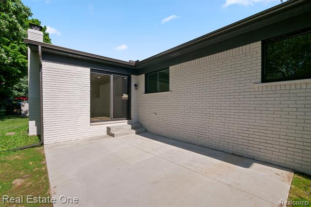 Builiding view fifty eight for 1227 Shallowdale, Troy, MI. 48085