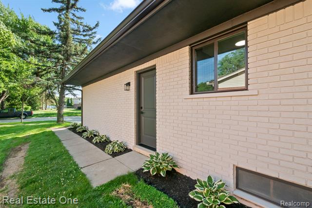 Builiding view fifty four for 1227 Shallowdale, Troy, MI. 48085
