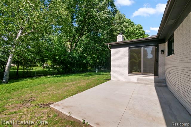Builiding view fifty nine for 1227 Shallowdale, Troy, MI. 48085