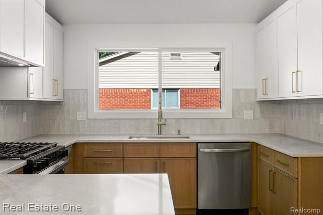Builiding view thirty one for 1227 Shallowdale, Troy, MI. 48085