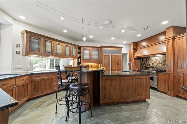 Builiding view eleven for 1800 Tiverton, Bloomfield Hills, MI. 48304