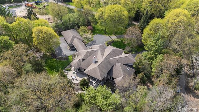 Builiding view fifty one for 1800 Tiverton, Bloomfield Hills, MI. 48304