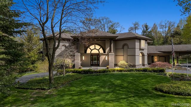 Builiding view fifty two for 1800 Tiverton, Bloomfield Hills, MI. 48304