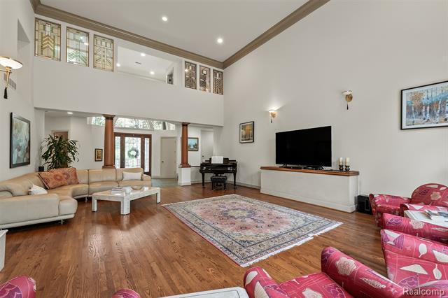Builiding view five for 1800 Tiverton, Bloomfield Hills, MI. 48304