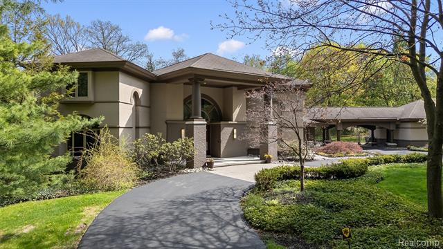 Builiding view forty eight for 1800 Tiverton, Bloomfield Hills, MI. 48304