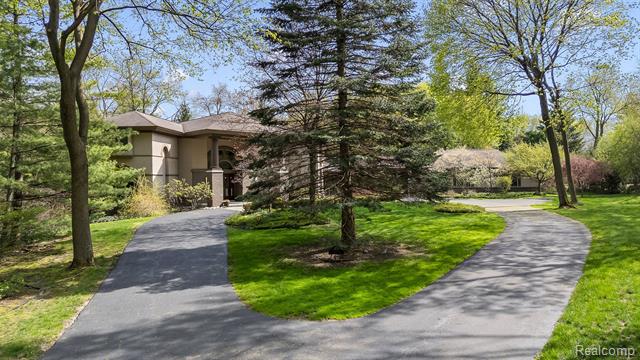 Builiding view forty nine for 1800 Tiverton, Bloomfield Hills, MI. 48304