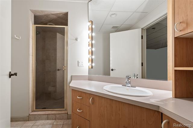 Builiding view forty one for 1800 Tiverton, Bloomfield Hills, MI. 48304