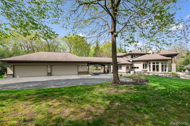 Builiding view forty six for 1800 Tiverton, Bloomfield Hills, MI. 48304