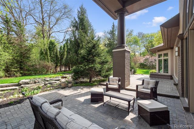 Builiding view forty two for 1800 Tiverton, Bloomfield Hills, MI. 48304