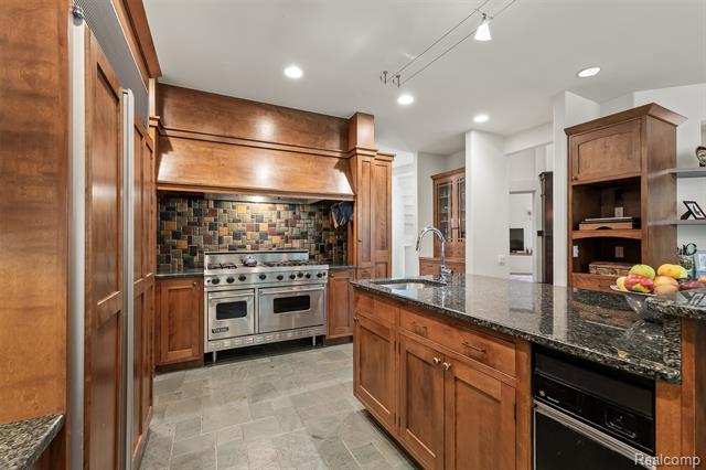 Builiding view fourteen for 1800 Tiverton, Bloomfield Hills, MI. 48304