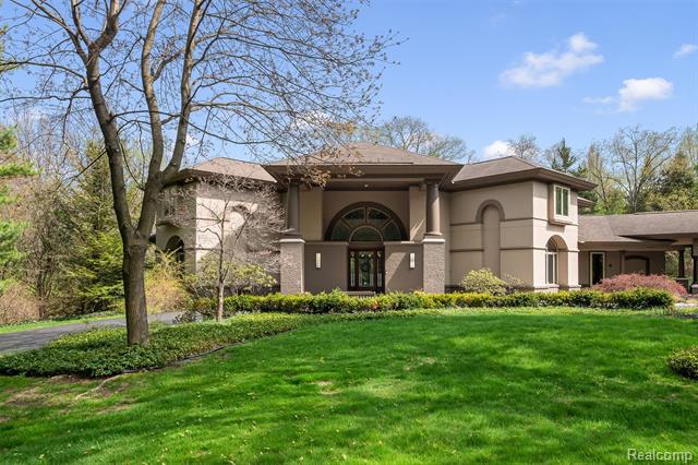Builiding view one for 1800 Tiverton, Bloomfield Hills, MI. 48304