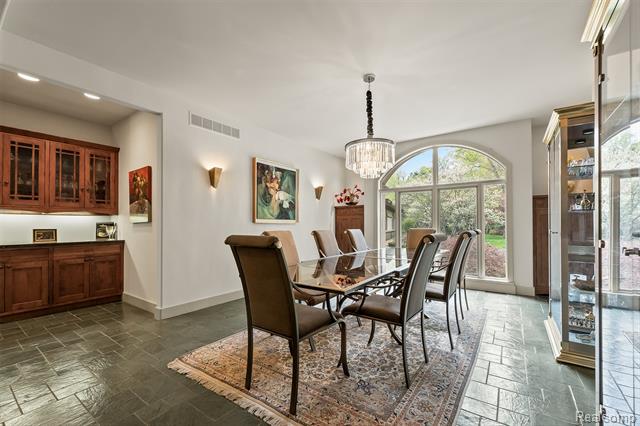 Builiding view seventeen for 1800 Tiverton, Bloomfield Hills, MI. 48304