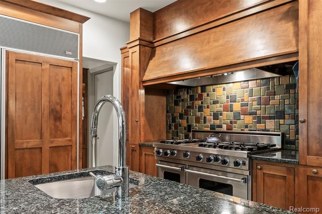 Builiding view thirteen for 1800 Tiverton, Bloomfield Hills, MI. 48304