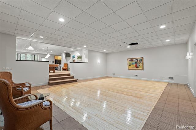 Builiding view thirty five for 1800 Tiverton, Bloomfield Hills, MI. 48304