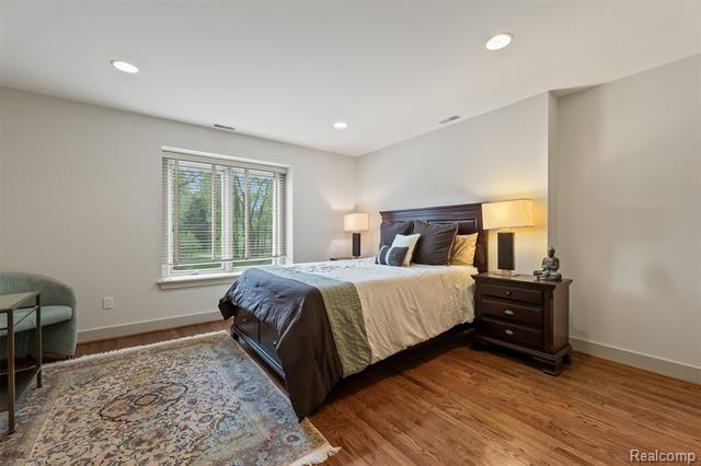 Builiding view thirty for 1800 Tiverton, Bloomfield Hills, MI. 48304