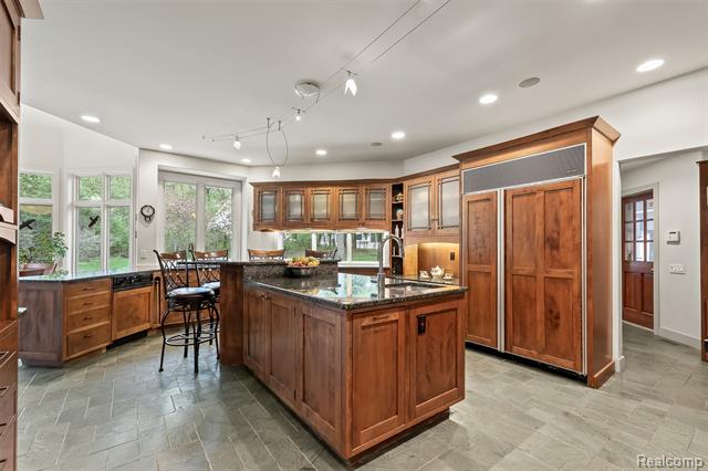 Builiding view twelve for 1800 Tiverton, Bloomfield Hills, MI. 48304