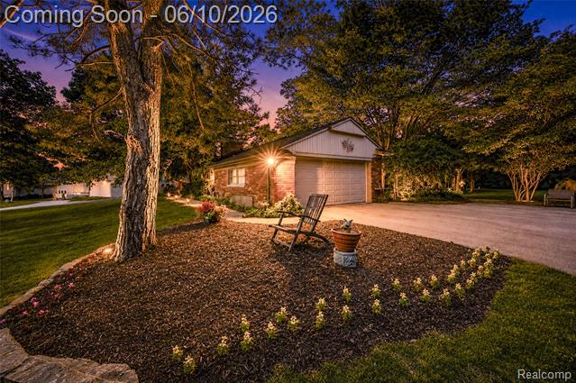 Builiding view eight for 3887 Stonecrest, West Bloomfield, MI. 48322