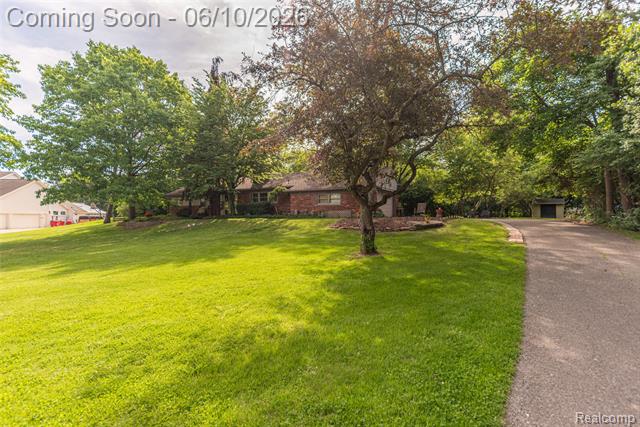 Builiding view fourteen for 3887 Stonecrest, West Bloomfield, MI. 48322