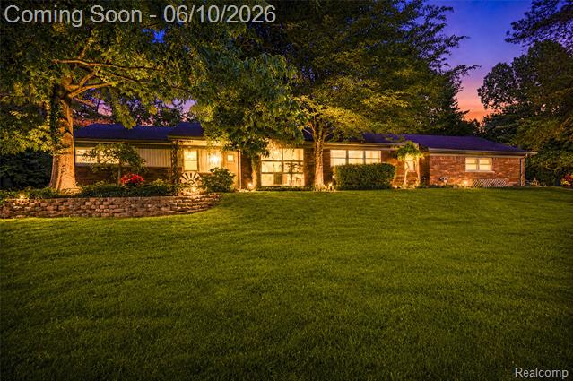 Builiding view one for 3887 Stonecrest, West Bloomfield, MI. 48322