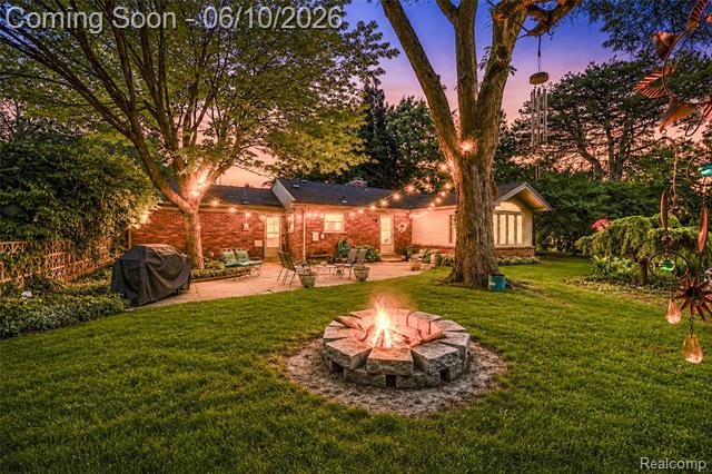Builiding view ten for 3887 Stonecrest, West Bloomfield, MI. 48322