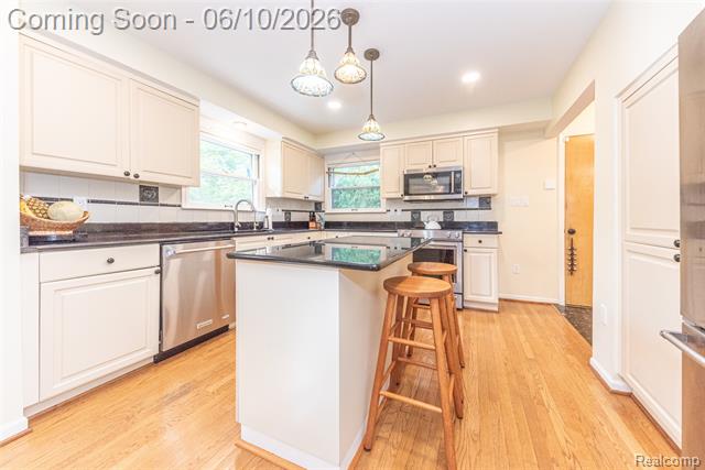 Builiding view thirty four for 3887 Stonecrest, West Bloomfield, MI. 48322