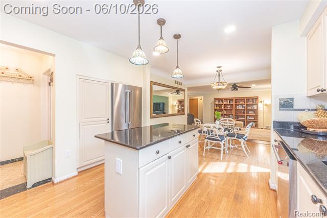 Builiding view thirty six for 3887 Stonecrest, West Bloomfield, MI. 48322