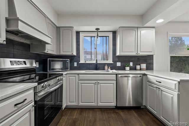 Builiding view eight for 4603 Hedgewood, Bloomfield Hills, MI. 48301