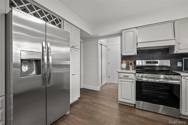 Builiding view nine for 4603 Hedgewood, Bloomfield Hills, MI. 48301