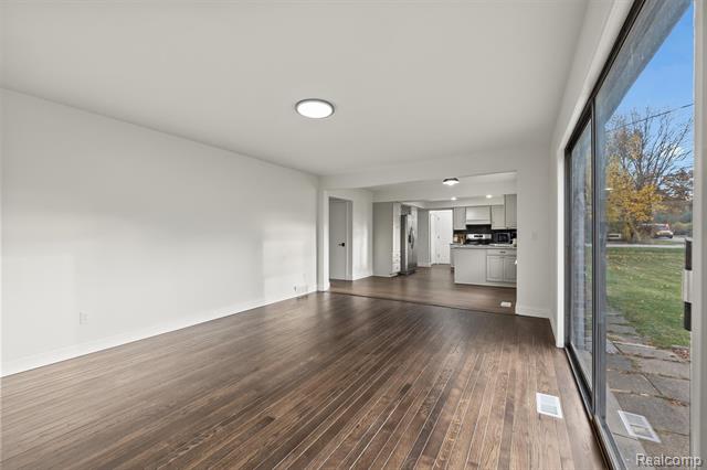 Builiding view thirteen for 4603 Hedgewood, Bloomfield Hills, MI. 48301