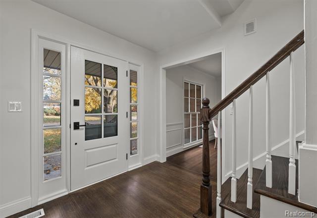 Builiding view three for 4603 Hedgewood, Bloomfield Hills, MI. 48301