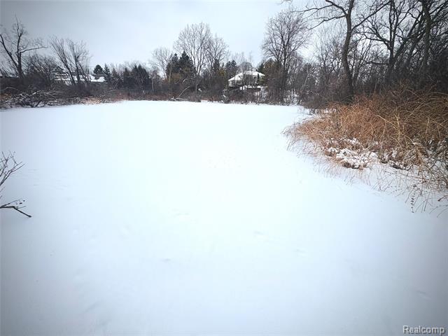 Builiding view seventy two for 1250 Club, Bloomfield Hills, MI. 48302