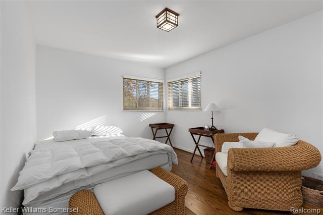 Builiding view eight for 2129 Long Lake Shore, West Bloomfield, MI. 48323