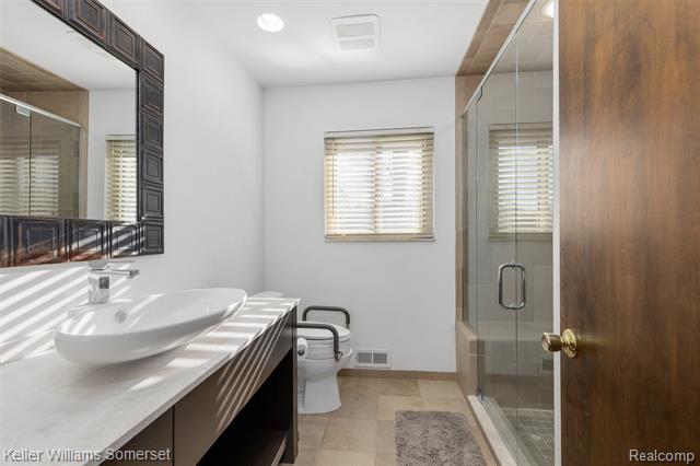 Builiding view fourteen for 2129 Long Lake Shore, West Bloomfield, MI. 48323