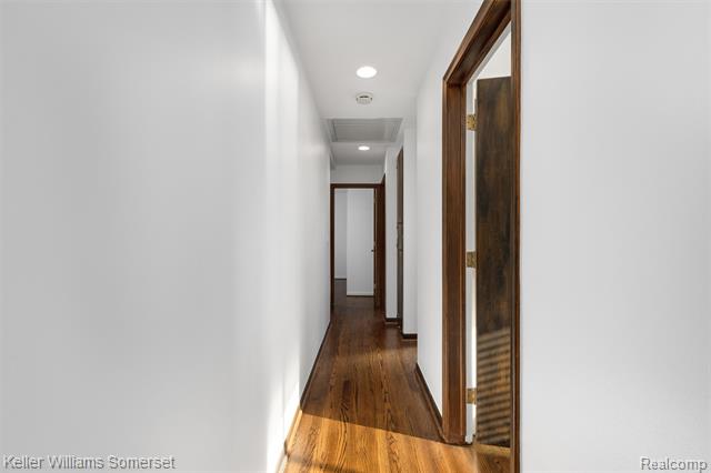 Builiding view seven for 2129 Long Lake Shore, West Bloomfield, MI. 48323