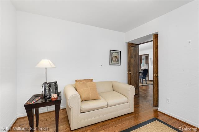 Builiding view six for 2129 Long Lake Shore, West Bloomfield, MI. 48323