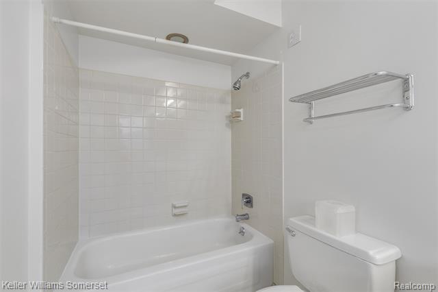 Builiding view thirteen for 2129 Long Lake Shore, West Bloomfield, MI. 48323