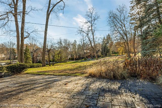 Builiding view thirty four for 2129 Long Lake Shore, West Bloomfield, MI. 48323