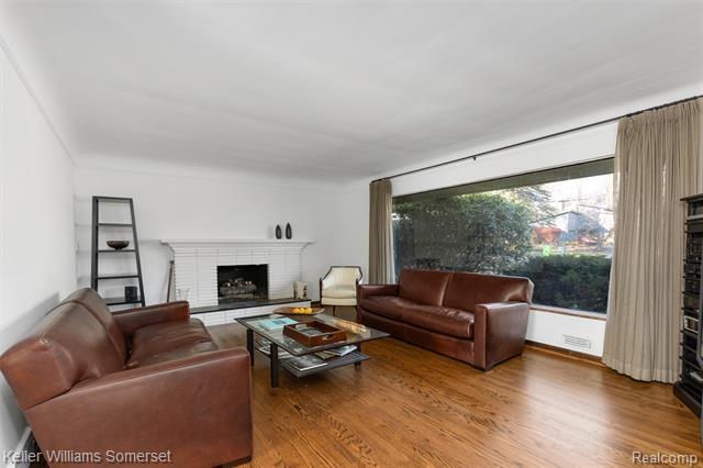 Builiding view three for 2129 Long Lake Shore, West Bloomfield, MI. 48323