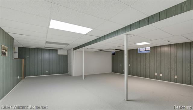 Builiding view twenty eight for 2129 Long Lake Shore, West Bloomfield, MI. 48323