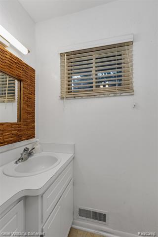 Builiding view twenty six for 2129 Long Lake Shore, West Bloomfield, MI. 48323