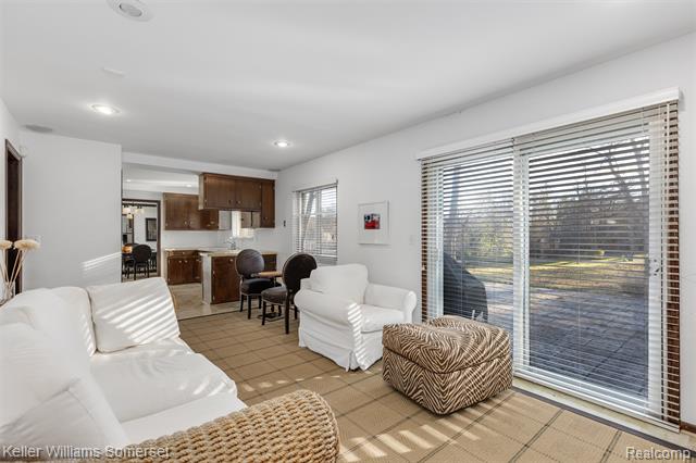 Builiding view twenty three for 2129 Long Lake Shore, West Bloomfield, MI. 48323