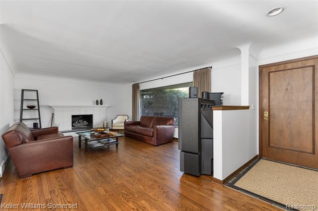 Builiding view two for 2129 Long Lake Shore, West Bloomfield, MI. 48323