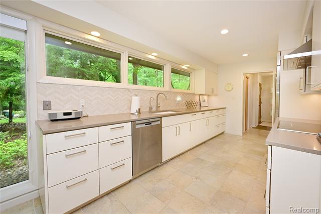 Builiding view eleven for 3310 Dogwood, Bloomfield Hills, MI. 48304