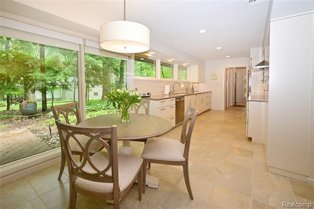 Builiding view fifteen for 3310 Dogwood, Bloomfield Hills, MI. 48304