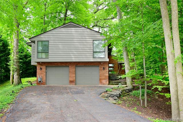 Builiding view forty for 3310 Dogwood, Bloomfield Hills, MI. 48304