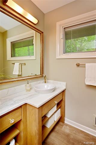 Builiding view nineteen for 3310 Dogwood, Bloomfield Hills, MI. 48304